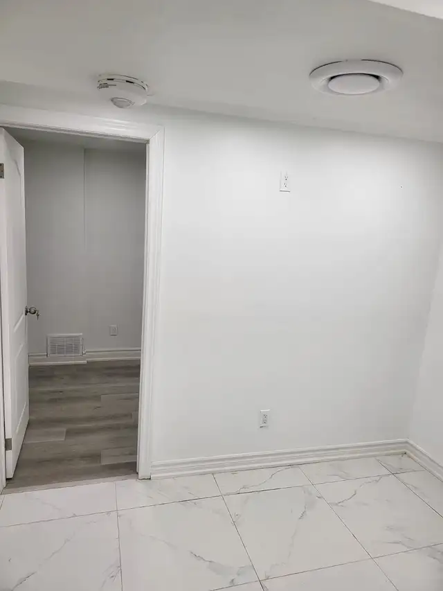 3 bedroom basement for rent close to Clarkson GO station - Photo 13