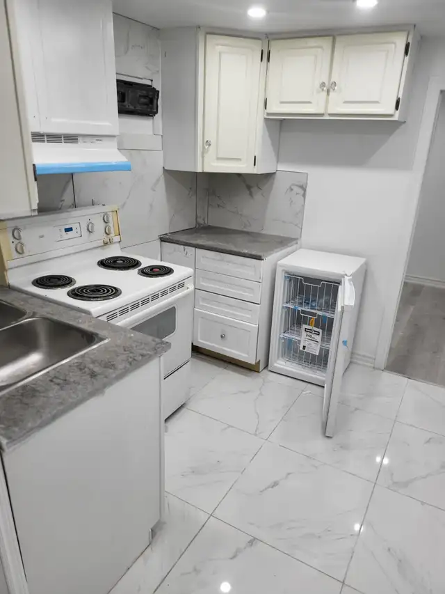 3 bedroom basement for rent close to Clarkson GO station - Photo 16