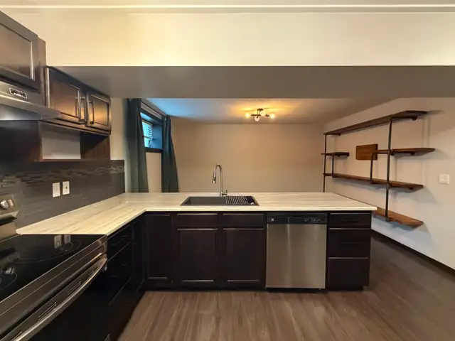 Beautiful 1 Bedroom 1 Bath basement suite for rent in Hewitt cir - Photo 2