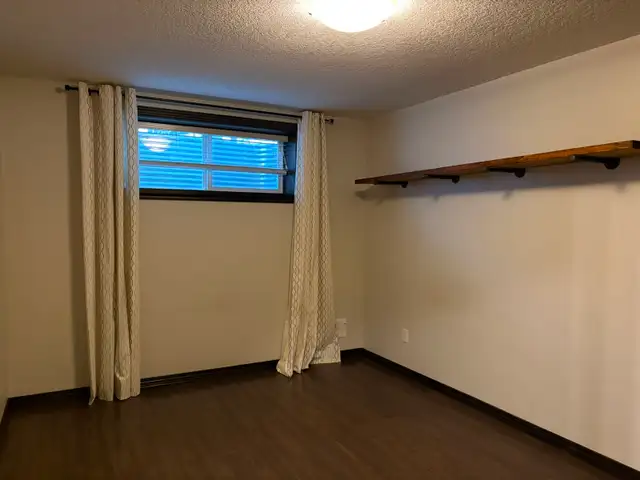 Beautiful 1 Bedroom 1 Bath basement suite for rent in Hewitt cir - Photo 7