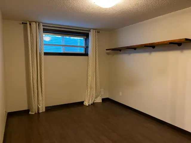 Beautiful 1 Bedroom 1 Bath basement suite for rent in Hewitt cir - Photo 9