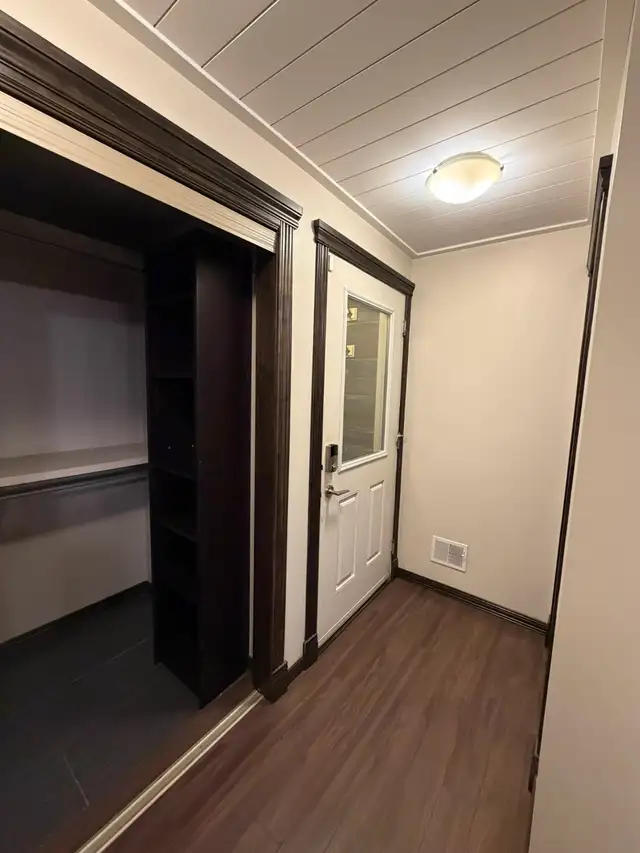 Beautiful 1 Bedroom 1 Bath basement suite for rent in Hewitt cir - Photo 16