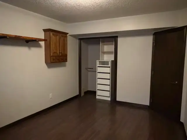 Beautiful 1 Bedroom 1 Bath basement suite for rent in Hewitt cir - Photo 20