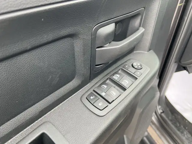 2022 Ram RAM 1500 Classic Crew Cab 4x4 (DS) ST (140.5 WB 5'7 Box - Photo 21