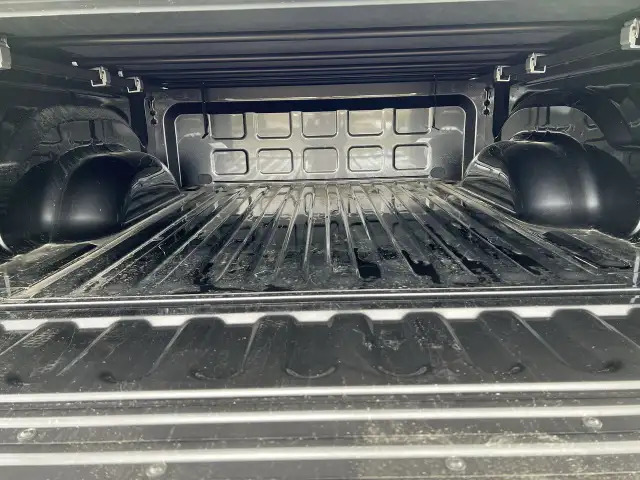 2022 Ram RAM 1500 Classic Crew Cab 4x4 (DS) ST (140.5 WB 5'7 Box - Photo 31