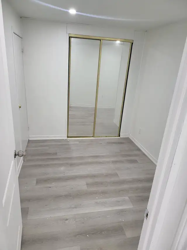 3 bedroom basement for rent very close to Clarkson GO station - Photo 12