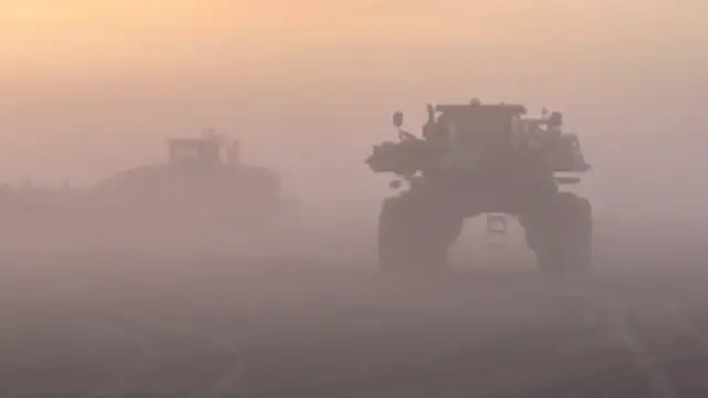 farm help, farm operator, farm labourer - Photo 2