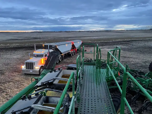 farm help, farm operator, farm labourer - Photo 3