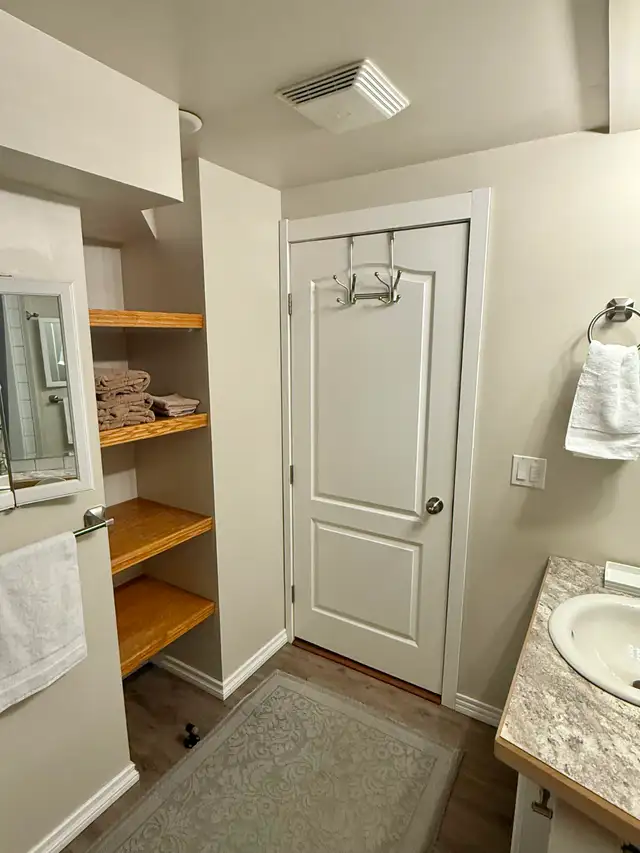 LACOMBE FURNISHED BASEMENT SUITE $1,125 - Photo 5