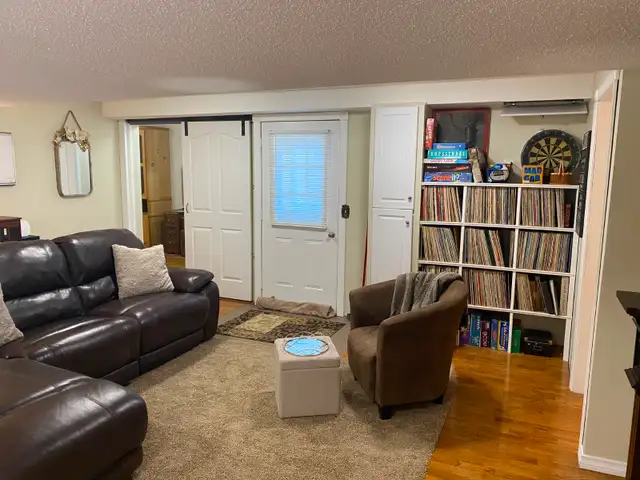 LACOMBE FURNISHED BASEMENT SUITE $1,125 - Photo 9