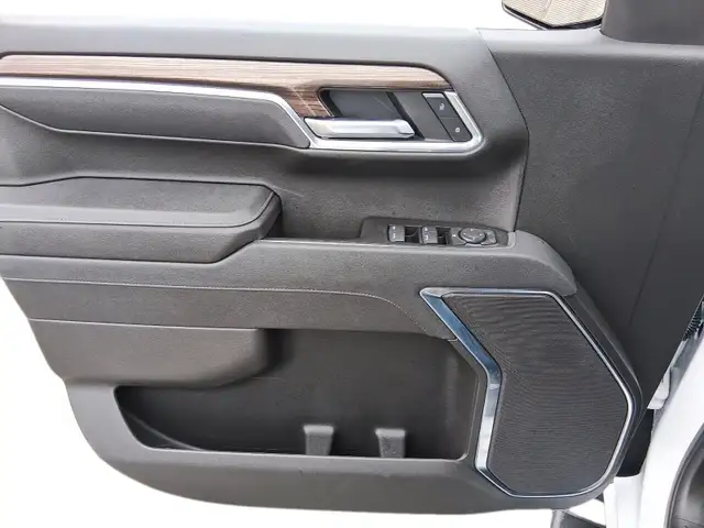 2025 Chevrolet Silverado 1500 Crew Cab Short Box 4-Wheel Drive L - Photo 11