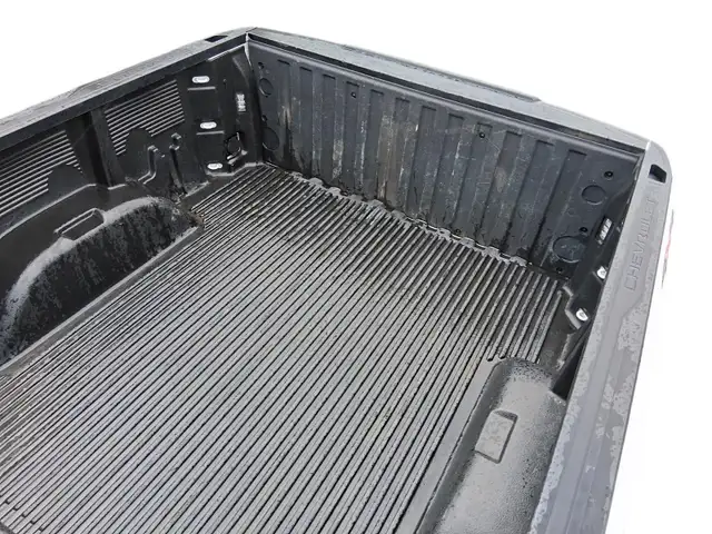 2025 Chevrolet Silverado 1500 Crew Cab Short Box 4-Wheel Drive L - Photo 18