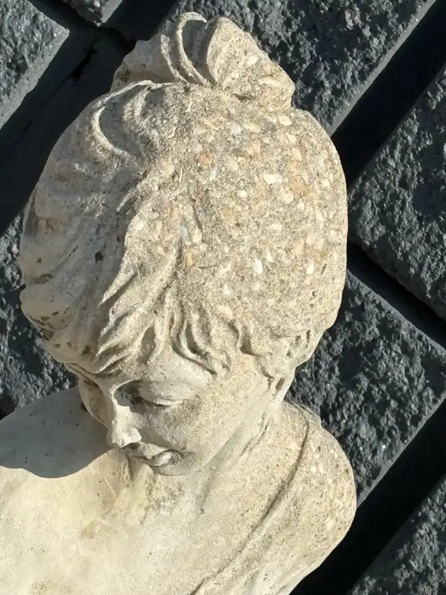 Girl Reading Garden Statue Cast Stone Outdoor Decor 32" - Photo 4