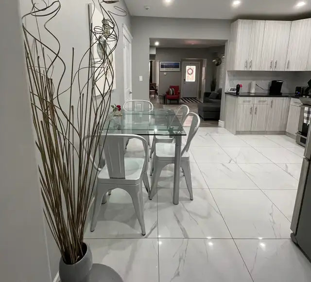 Rooms available in renovated Windsor home - Photo 4