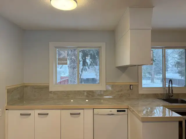 ST ALBERT UPPER FLOOR HOUSE FOR RENT