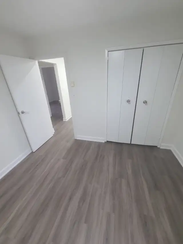 Newly Renovated Upper Unit – 3 Bedroom, 1 Bath Triplex for Rent - Photo 5