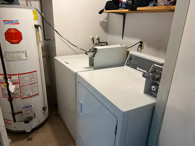 Newly Renovated Upper Unit – 3 Bedroom, 1 Bath Triplex for Rent - Photo 8