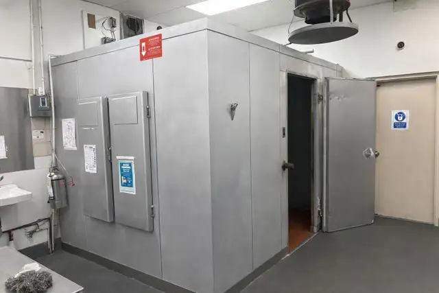 8x10 Walk-In Cooler Serviced Ready Commercial Unit