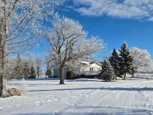 Farm House - Photo 2