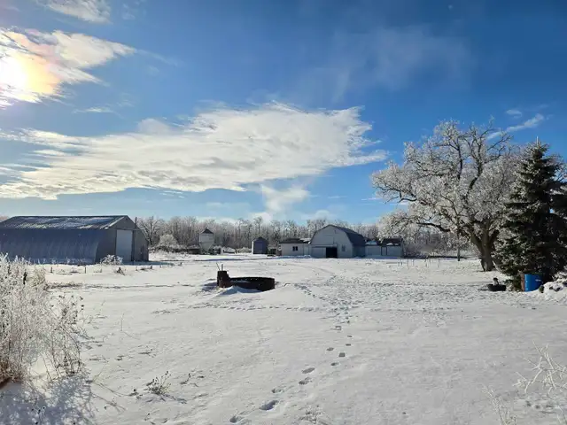 Farm House - Photo 3