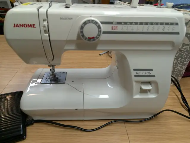 Machine à coudre Janome RE 1306, mains libre, bout. etc - Photo 2