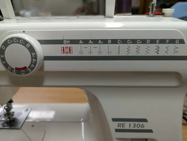 Machine à coudre Janome RE 1306, mains libre, bout. etc - Photo 3