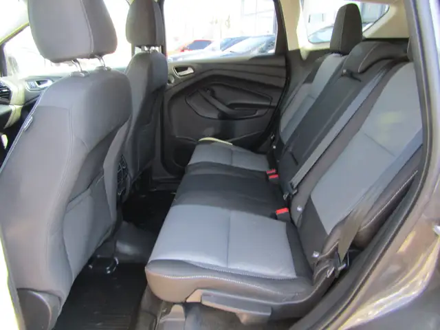 2017 Ford Escape 4WD SE CARPLAY / NAVI / B.CAMERA / SYNC / HEATE - Photo 31