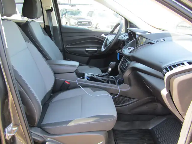 2017 Ford Escape 4WD SE CARPLAY / NAVI / B.CAMERA / SYNC / HEATE - Photo 34