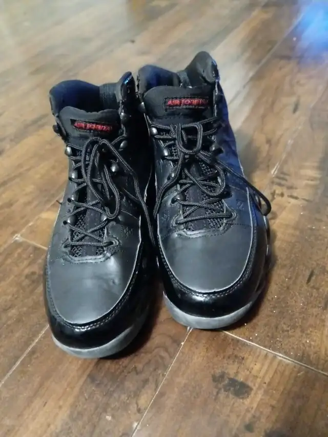 Nike Air Jordan 9's Retro 'Bred' - Size 9.5