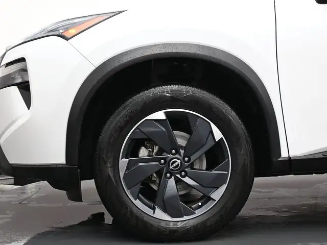 2024 Nissan Rogue HEATED SEATS, HEATED STEERING WHEEL, APPLE CAR - Photo 4