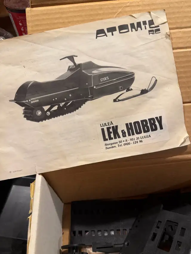 Vintage Snowmobile Radio Control  Atomic Plastic Model Kit 1981 - Photo 2