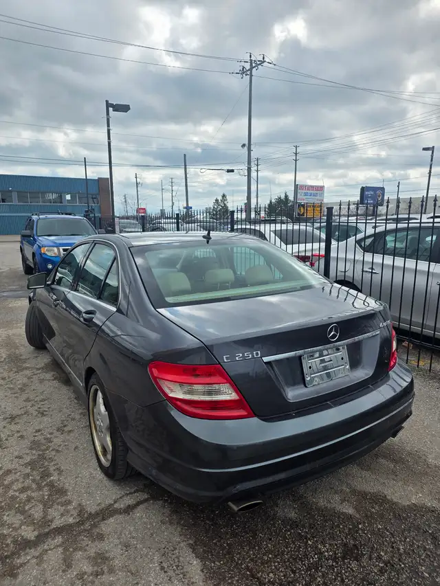 2011 Mercedes-Benz C-Class C250 - Photo 3