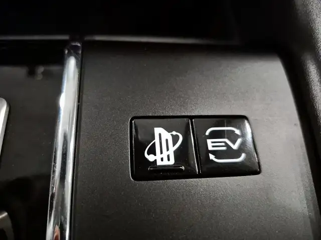 2023 Mitsubishi Outlander Plug-In Hybrid ES ES | 7 Passenger... - Photo 30