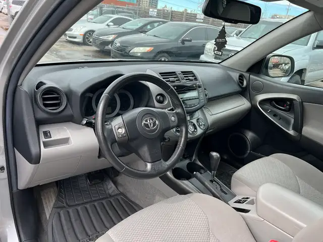 2011 Toyota RAV4 Limited - Photo 11