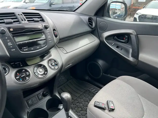 2011 Toyota RAV4 Limited - Photo 13