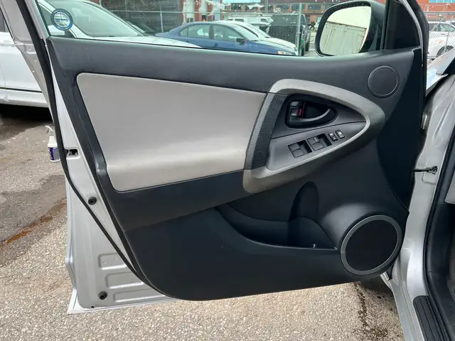 2011 Toyota RAV4 Limited - Photo 40