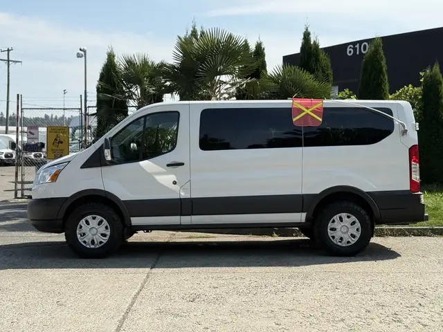 2017 Ford Transit 150 XLT 4X4 8 Passenger Cargo Van - Photo 4