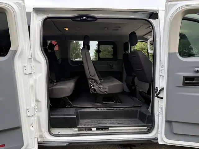 2017 Ford Transit 150 XLT 4X4 8 Passenger Cargo Van - Photo 10