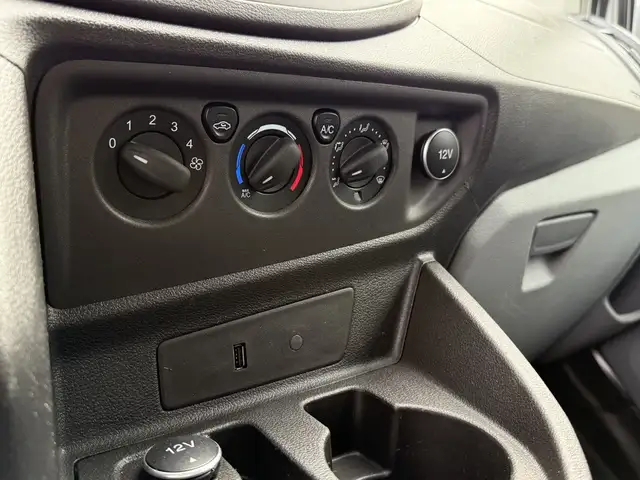 2017 Ford Transit 150 XLT 4X4 8 Passenger Cargo Van - Photo 33