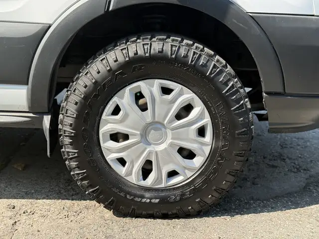 2017 Ford Transit 150 XLT 4X4 8 Passenger Cargo Van - Photo 47