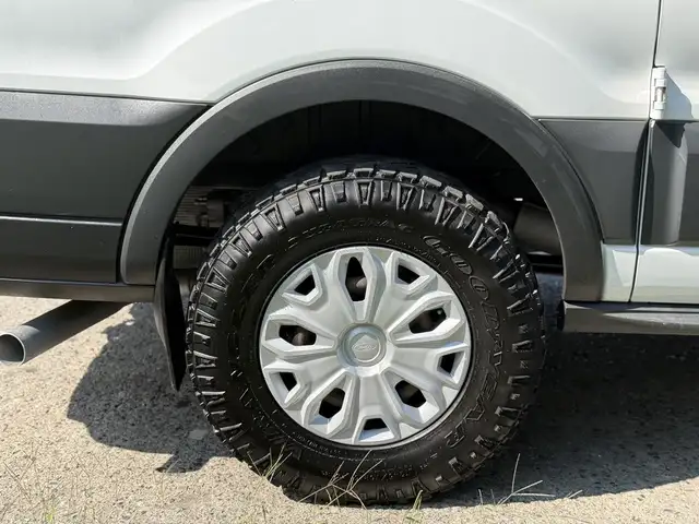 2017 Ford Transit 150 XLT 4X4 8 Passenger Cargo Van - Photo 49