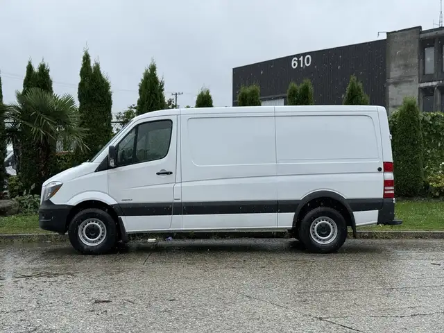 2016 Mercedes-Benz Sprinter 2500 Cargo Van - Photo 5