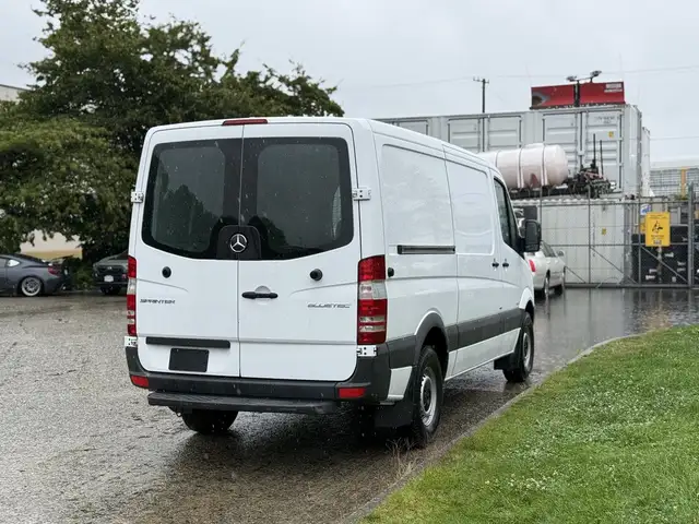 2016 Mercedes-Benz Sprinter 2500 Cargo Van - Photo 9