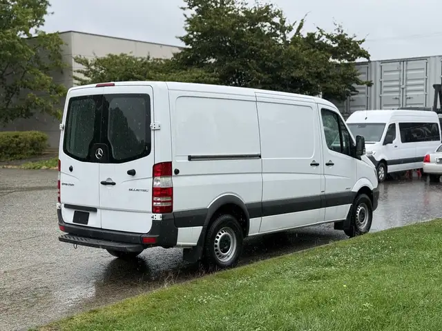 2016 Mercedes-Benz Sprinter 2500 Cargo Van - Photo 10