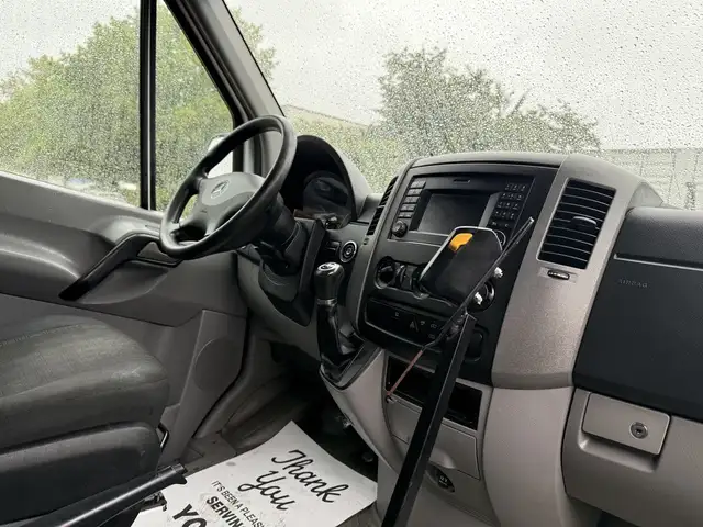 2016 Mercedes-Benz Sprinter 2500 Cargo Van - Photo 23