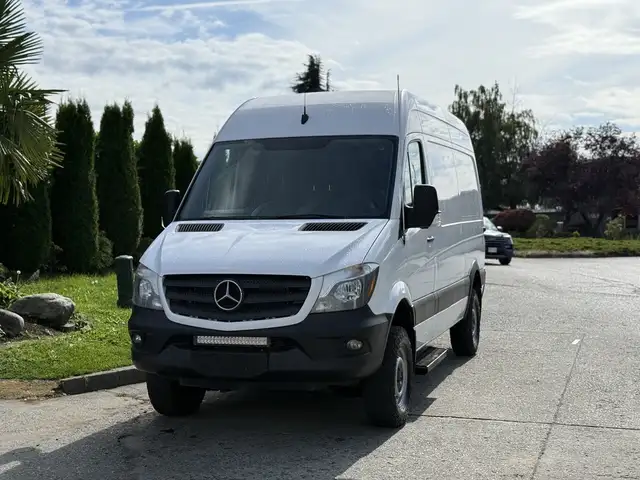 2017 Mercedes-Benz Sprinter 2500 4X4 Cargo Van with Rear Shelvin - Photo 4