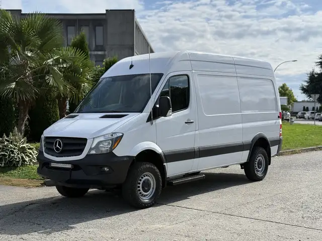 2017 Mercedes-Benz Sprinter 2500 4X4 Cargo Van with Rear Shelvin - Photo 5