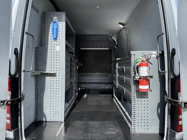 2017 Mercedes-Benz Sprinter 2500 4X4 Cargo Van with Rear Shelvin - Photo 12