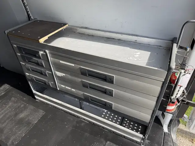 2017 Mercedes-Benz Sprinter 2500 4X4 Cargo Van with Rear Shelvin - Photo 15