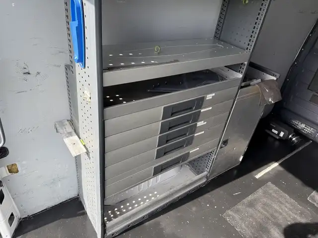 2017 Mercedes-Benz Sprinter 2500 4X4 Cargo Van with Rear Shelvin - Photo 16